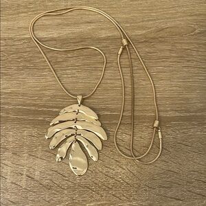 Elegant Gold Leaf Pendant Necklace